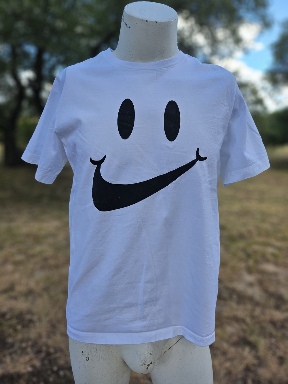 Nike Gold Swoosh Sleeve Go The Extra Smile White Cotton T-Shirt M